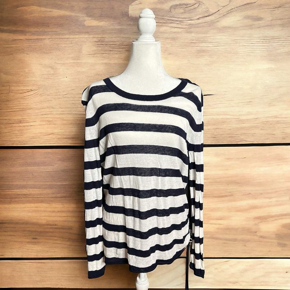 Crown & Ivy lightweight sweater, size L